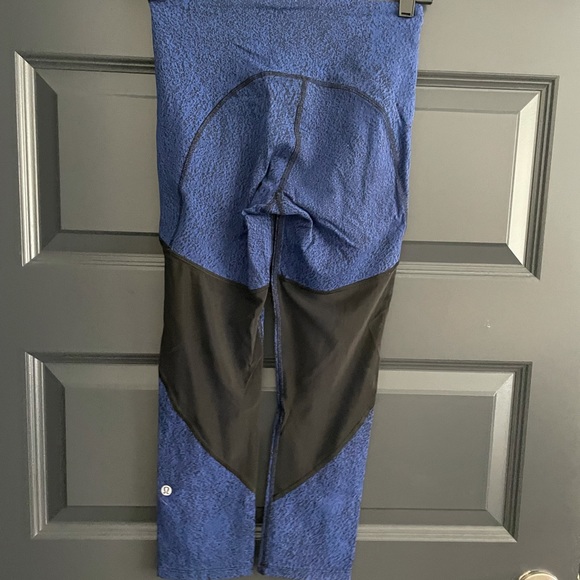 Lululemon 7/8 Mesh Crop 4 - Picture 3 of 5